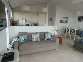 Breathtaking sea views from this light, cosy lodge - Image 4