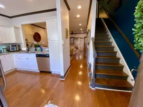 West End Townhouse steps from Main St & Falls Park, Shopping, Dining, Stadium - Image 2