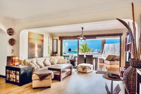 Comfortable bungalow with terrace and sea view - Image 2