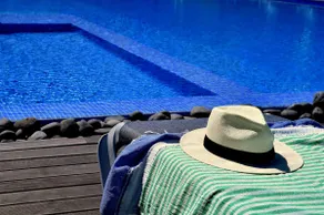 Fantastic pool in the city center! - Image 2