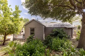 Urban Cottage —Walkable, Downtown, Quiet, Porch - Image 3