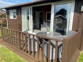 Lovely wooden holiday chalet - Image 3