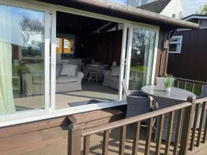 Lovely wooden holiday chalet - Image 2
