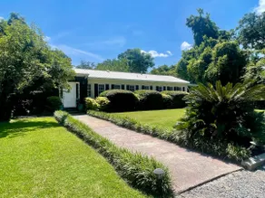 Stylish Renovated Chapel -Close to Everything! - Image 2