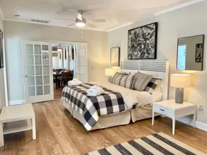 Stylish Renovated Chapel -Close to Everything! - Image 4
