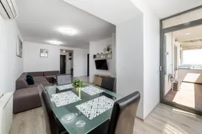 Spacious 2 Bedroom Apartment By CityBookings - Image 3