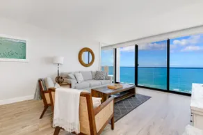Condo en bord de mer récemment rénové au 10ème étage - Image 2