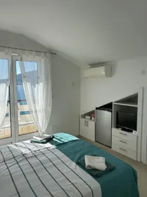 Room with sea view and private bathroom (No4) - Image 4