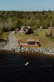 Cozy Waterfront Cottage w. Sauna |25 min to Sydney - Image 2