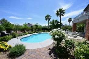Resort stil hjem med stor gård og privat pool! - Image 3