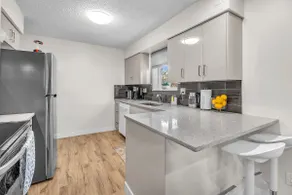 The Northshore Nook- Minutes to Downtown Vancouver - Image 3