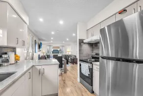 The Northshore Nook- Minutes to Downtown Vancouver - Image 4