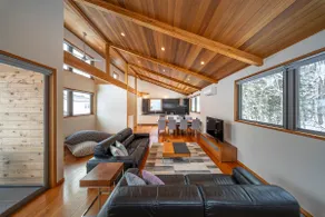 Bluebird Chalets | Prime Echoland Steps From Cafés - Image 2