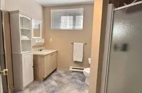 Apartment with Private Entrance - Image 4