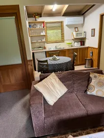 Shadybrook Alpine Apartment and garden - Image 4