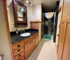 Westmoreland Studio–AC, Art, Comfort - Image 5
