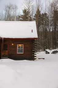 Handmade 3 Bedroom Log Cabin | 5 Min From Skiing - Image 3