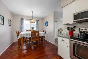Spacious Midway 4BR • 12 Beds-Near Allianz & Fair - Image 4