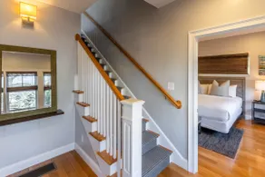 Elegant Home, 7 Mins to Castle Hill & Ocean Cliff - Image 2