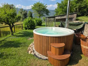 Rural accommodation with Sauna, Hot Tub & views - Image 2