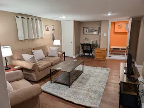 First floor, all the amenities, super convenient - Image 2