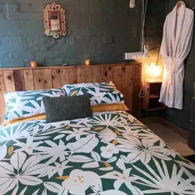 Le Shed, Hidden Gem nr Frome, Bath, Wells, Cheddar - Image 2