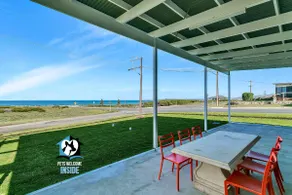 Cool & Funky Beach Shack with Million Dollar Views - Image 2