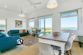 Cool & Funky Beach Shack with Million Dollar Views - Image 5