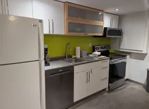 Stylish 2BR in Little Italy nr Trinity Bellwoods - Image 5