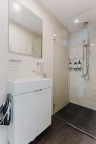 FABULOUS STUDIO in GUESTHOUSE at RANDWICK! - Image 2