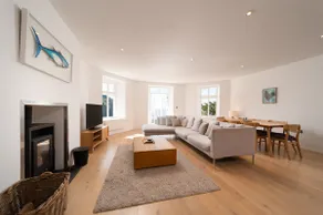 Stunning Sea View Apartment For Groups | 3 Bed - Image 2