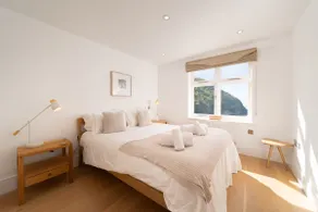 Stunning Sea View Apartment For Groups | 3 Bed - Image 3