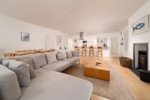 Stunning Sea View Apartment For Groups | 3 Bed - Image 5