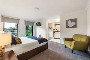 Our Escape: Coastal Poolside Haven in Dunsborough - Image 3
