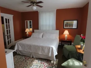 Captain Hugo's Guest House ST-26-36 - Image 3