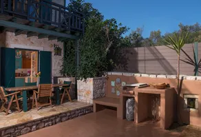 Thalia Cottage & Estate - Image 4