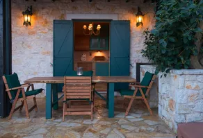 Thalia Cottage & Estate - Image 5