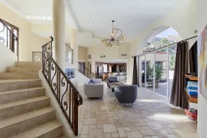Luxury 4 BR Villa Pacific West Includes Heated Pool, BBQ, Gourmet Kitchen + More - Image 5