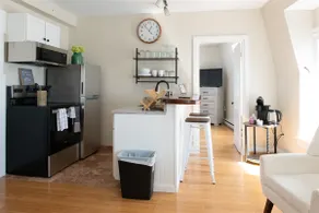 Unit 4 1 BR - Historical Building Market Square - Image 3