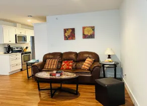 Elegant & Spacious in Prime Location - Image 2