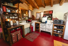 Earth Knack Garden House: A unique, artful home. - Image 5