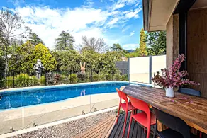 All bedrooms have ensuite - Pool - Town 7 min walk - Image 3
