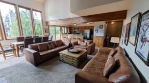 Retro-Economy Avon Townhouse w/ Sauna, Garage, FREE WiFi - Image 3