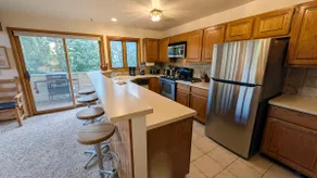Retro-Economy Avon Townhouse w/ Sauna, Garage, FREE WiFi - Image 4