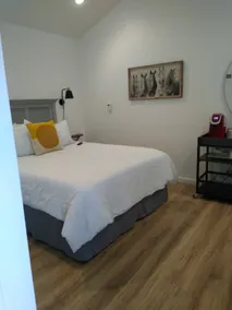 The Sleeper: cozy private suite, entrance & bath. - Image 3