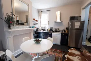 Capitol Hill Historic Apt•Sleeps 6•Free Parking - Image 4