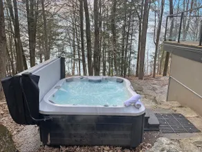 Lakefront Private Oasis Hot Tub Pet Friendly - Image 4