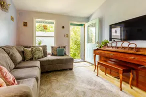 Bright & Cozy Haven in East Austin - Image 4
