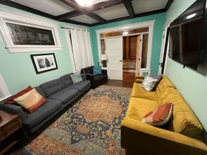 Chic Family Home-Quick Ride to NYC & Opt 4th Rm! - Image 2