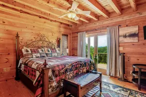 Custom Log Cabin 4bd 2.5 bath 5 miles to TIEC - Image 3
